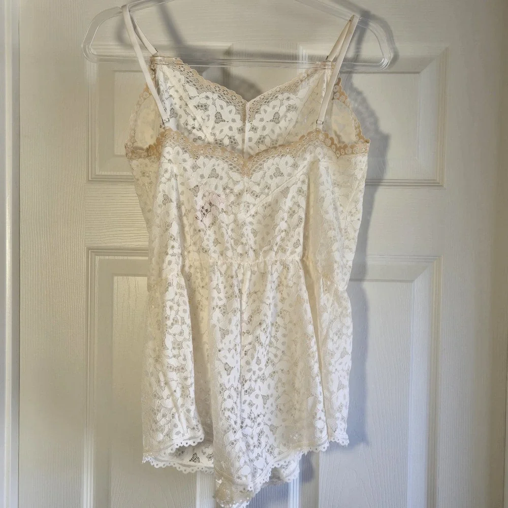 Victoria’s Secret Lace Teddy Nightie Sexy Size M‎ Off White Lingerie Romper